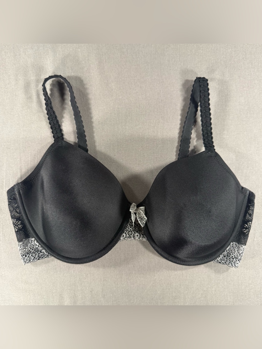 Wacoal Feminine Edge Style 853122 Size 38D Black Silver Great Condition